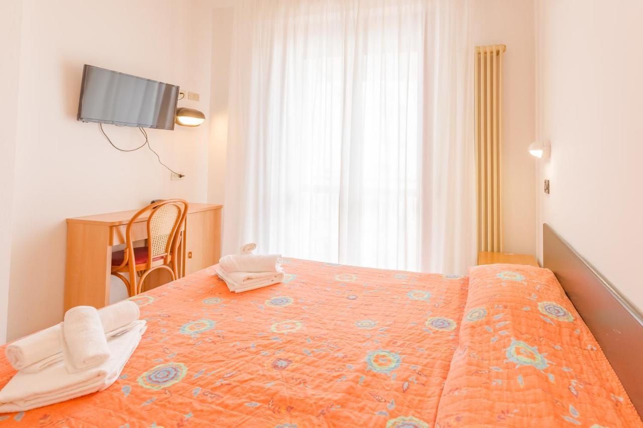 Hotel Marylise Rimini Buitenkant foto