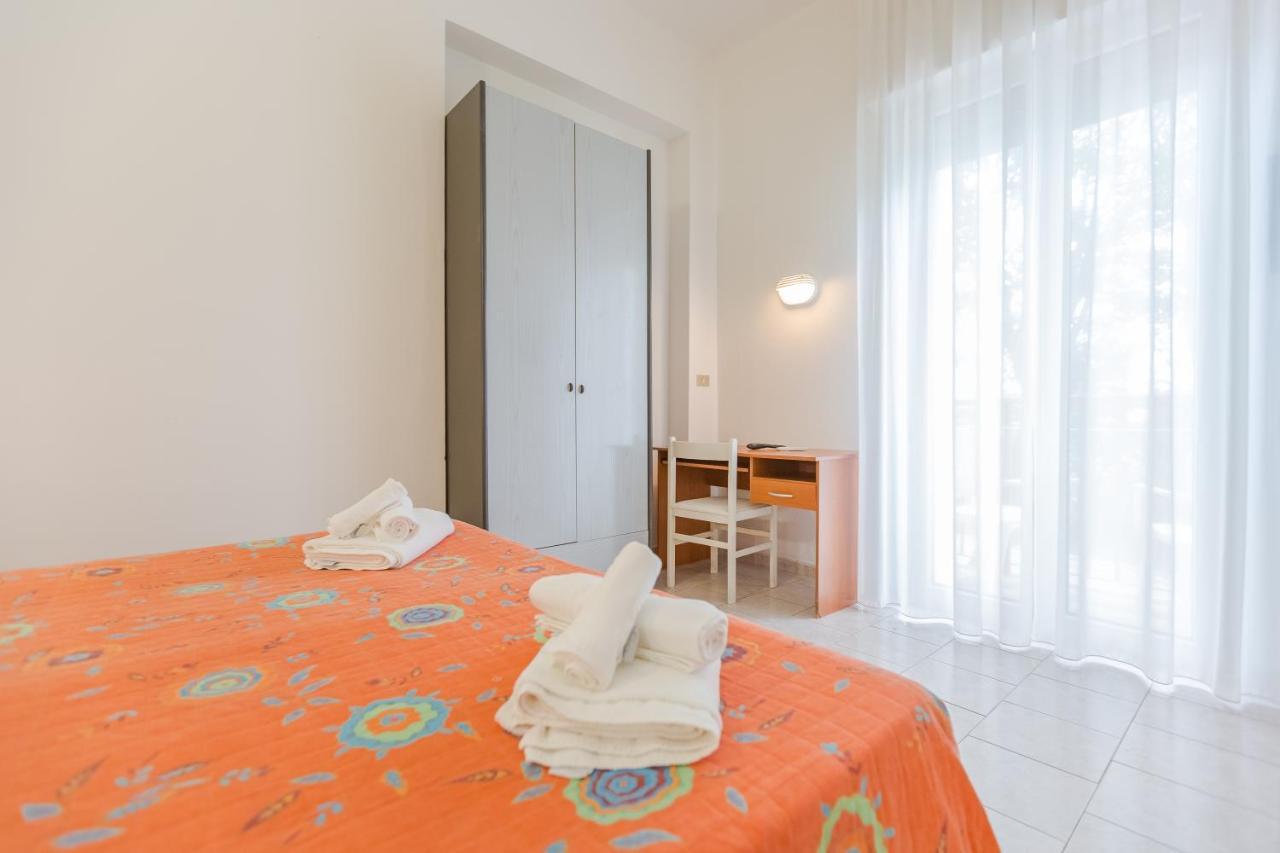 Hotel Marylise Rimini Buitenkant foto