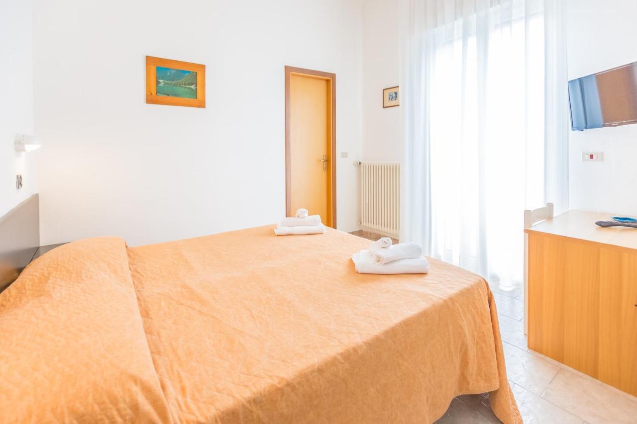 Hotel Marylise Rimini Buitenkant foto