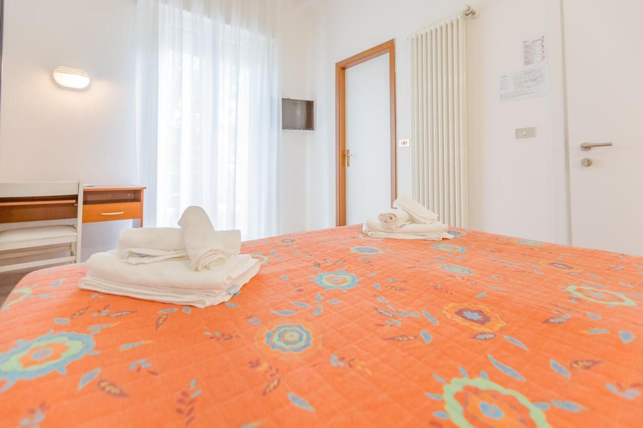 Hotel Marylise Rimini Buitenkant foto