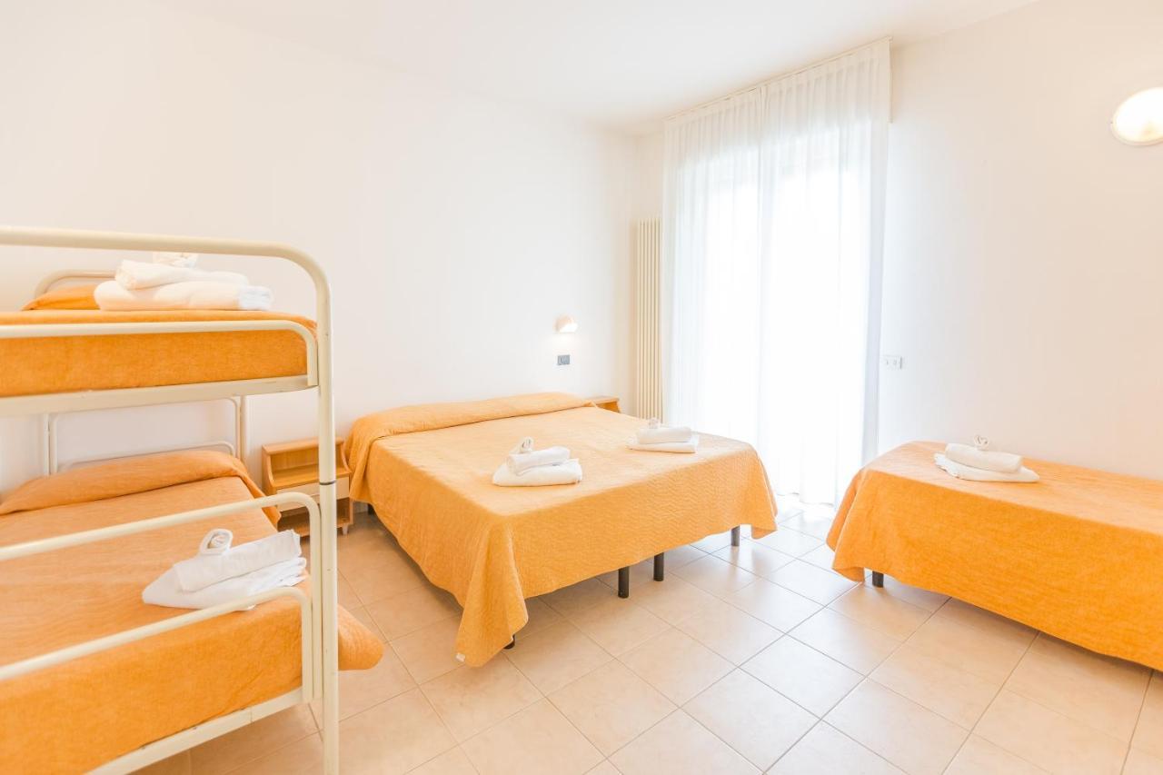 Hotel Marylise Rimini Buitenkant foto