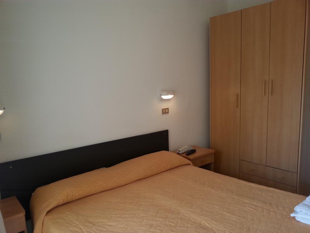 Hotel Marylise Rimini Buitenkant foto