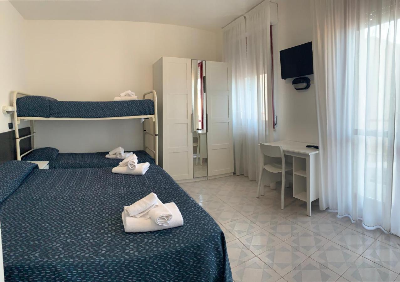 Hotel Marylise Rimini Buitenkant foto
