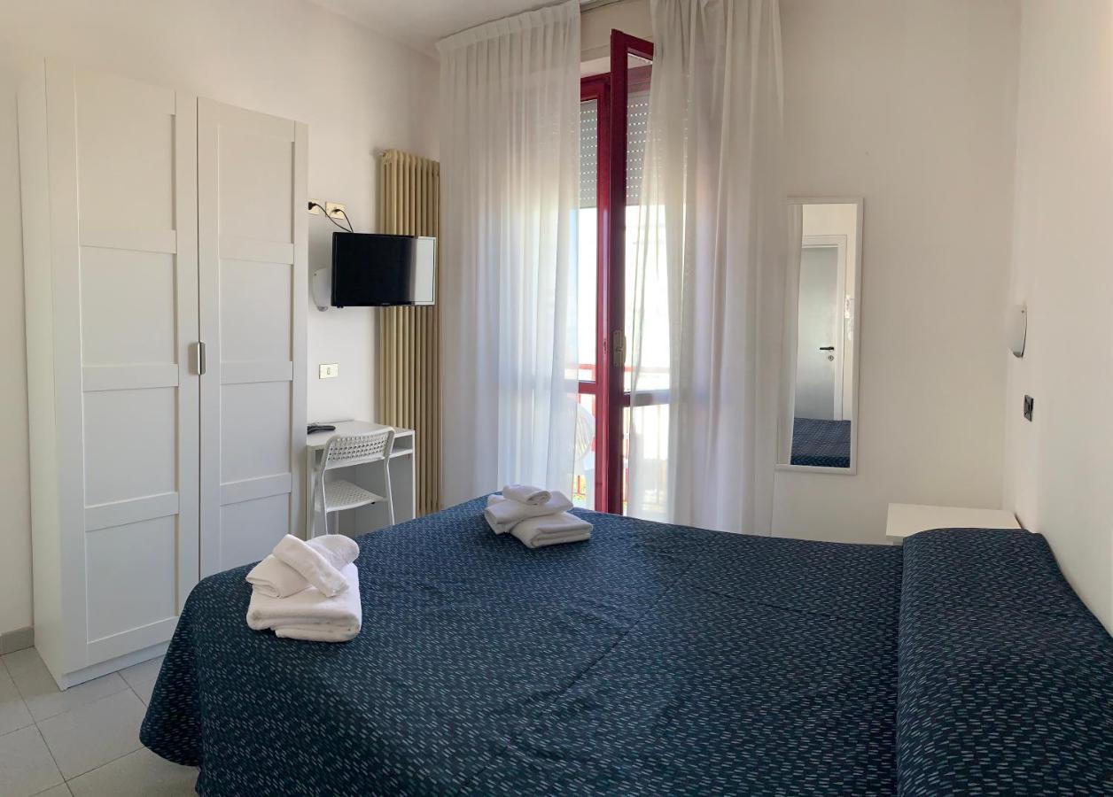 Hotel Marylise Rimini Buitenkant foto
