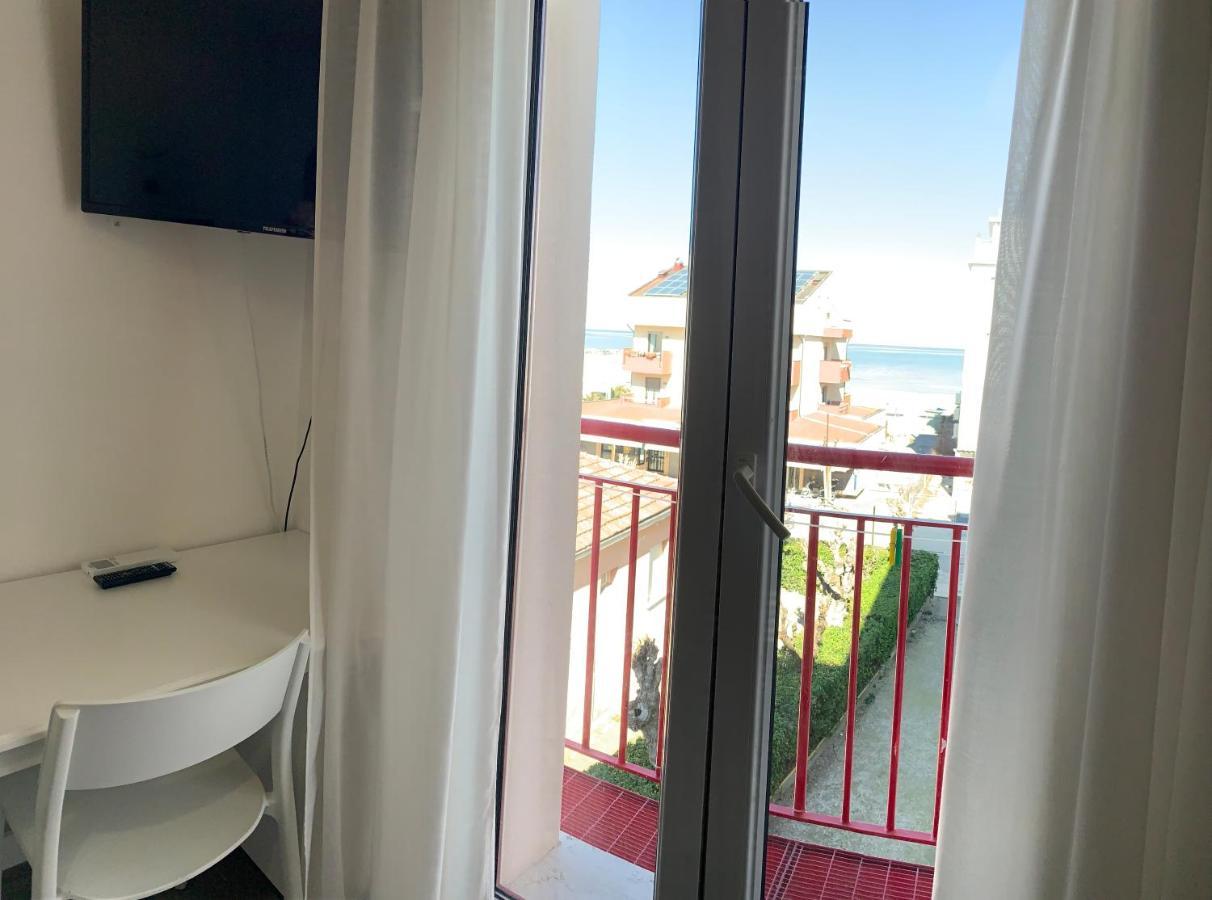 Hotel Marylise Rimini Buitenkant foto