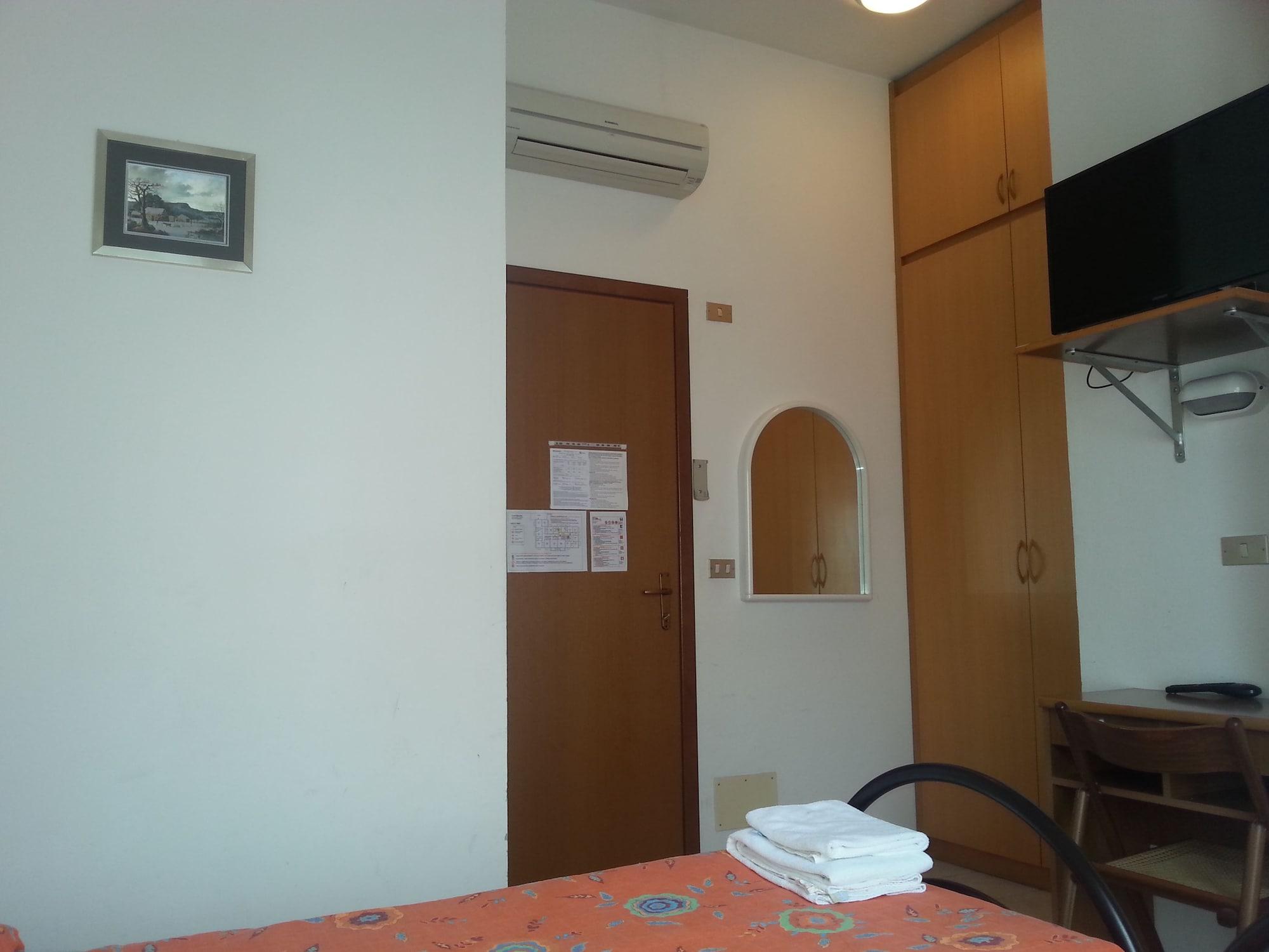 Hotel Marylise Rimini Buitenkant foto